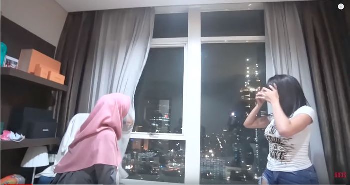Pemandangan luar dari kamar Lucinta Luna