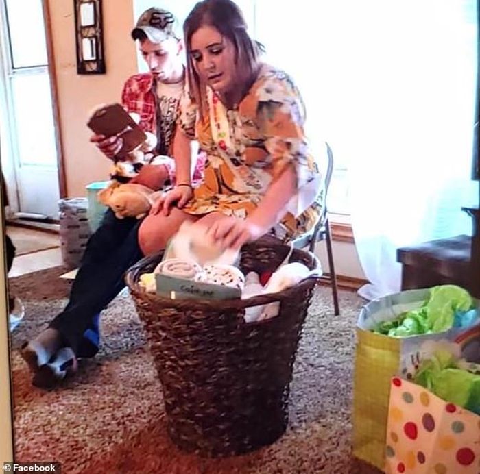 Kaycee dan Geoffrey Lang berbohong mengenai kelahiran dan kematian 'bayi' mereka