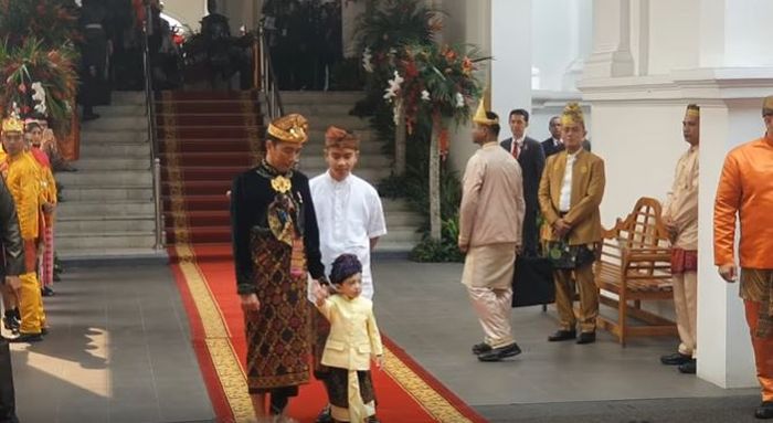 Jan Ethes bersama Presiden Jokowi sebelum upacara HUT RI ke-74 dimulai