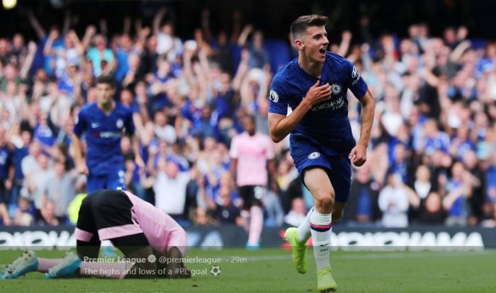 Gelandang Chelsea, Mason Mount, merayakan golnya ke gawang Leicester City dalam laga pekan kedua Liga Inggris di Stadion Stamford Bridge, 18 Agustus 2019.