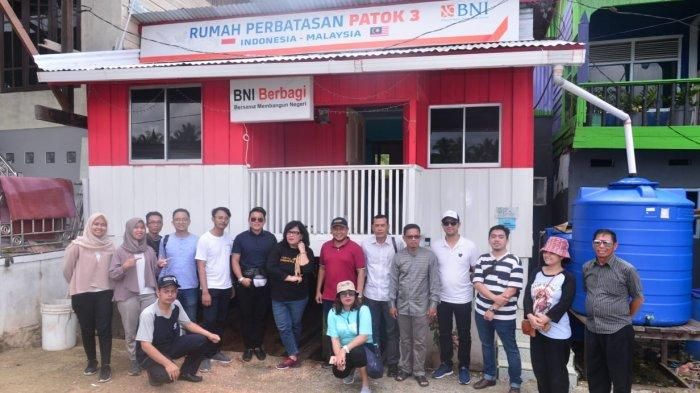 Nampak luar rumah perbatasan Indonesia dan Malaysia
