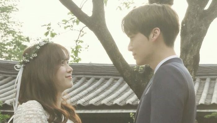 Pernikahan Ahn Jae Hyun dan Goo Hye Sun berlangsung sederhana