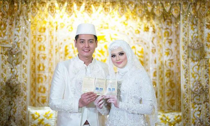 Cut Meyriska dan Roger Danuarta resmi menikah