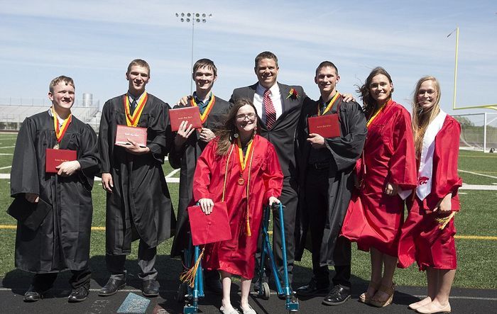 Bayi Kembar 7 Pertama di Dunia Setelah Mereka Lulus dari Carlisle High School of Iowa