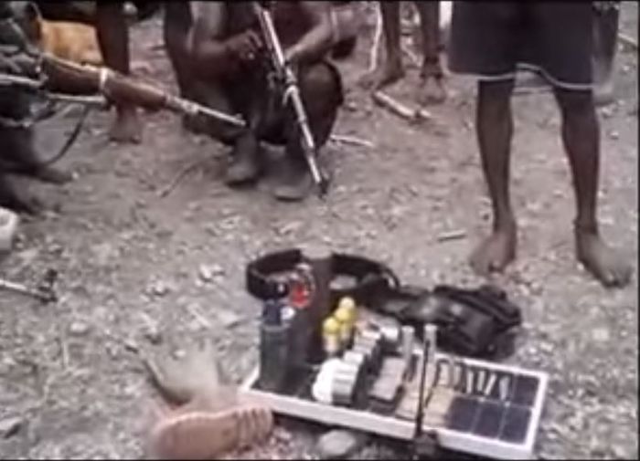 Benda-benda yang disebut bom oleh Lekagak Telenggen