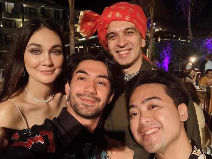 Luna Maya bersama Reza Rahardian dan Manoj Punjabi, bos MD Entertainment.