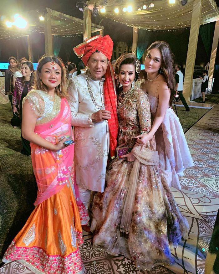 Luna Maya bersama sang Raja Sinetron Indonesia, Raam Punjabi, beserta istrinya Raakhee Punjabi.