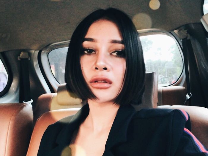 Mutia Ayu dengan potongan rambut bob.