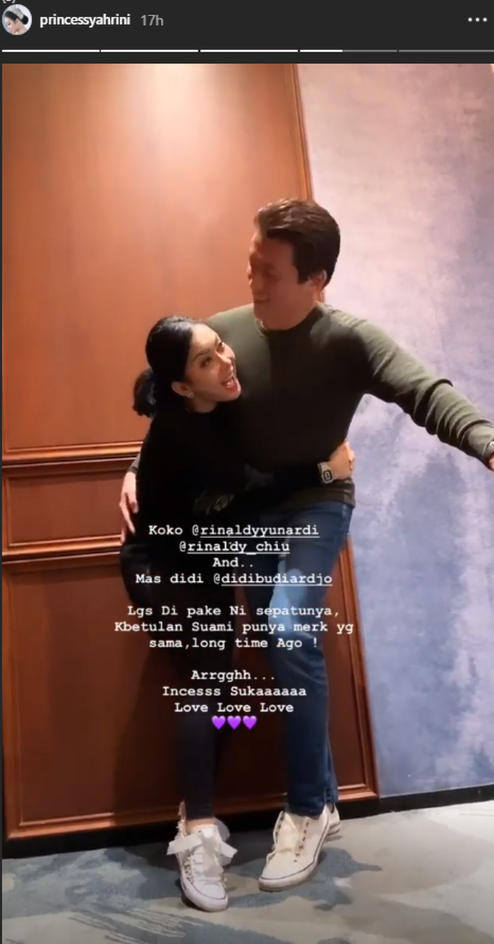 Syahrini langsung pakai sepatu baru dengan nama suami