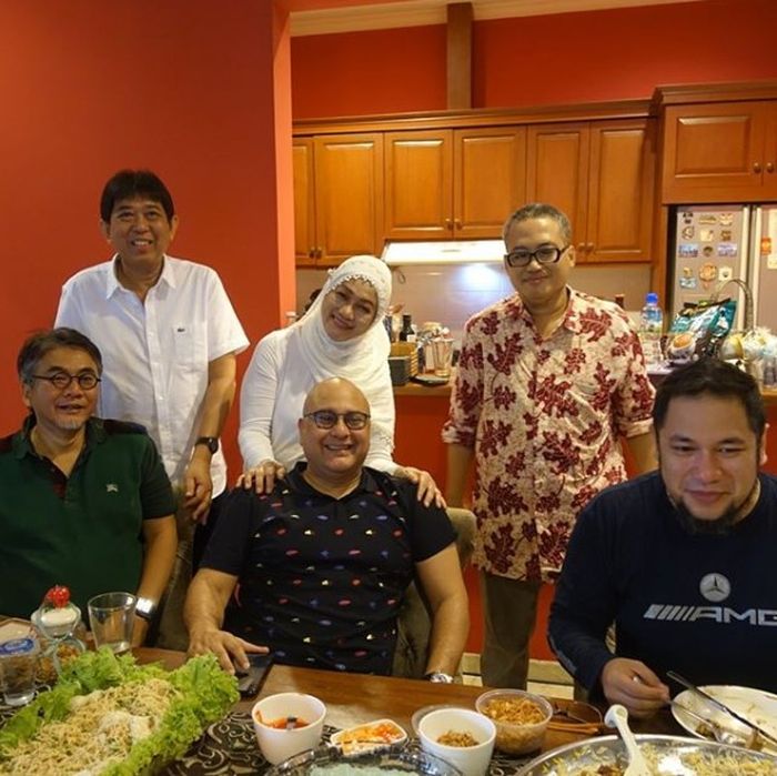 Unggahan ibu Maia Estianty bersama Irwan Mussry