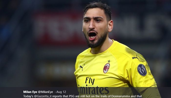 Kiper AC Milan, Gianluigi Donnarumma, kabarnya akan segera merapat ke Paris Saint-Germain.