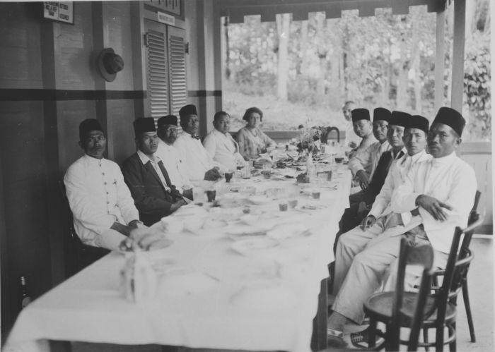 Rijsttafel, Makanan Indonesia yang Populer di Belanda, Pernah Coba? Bobo