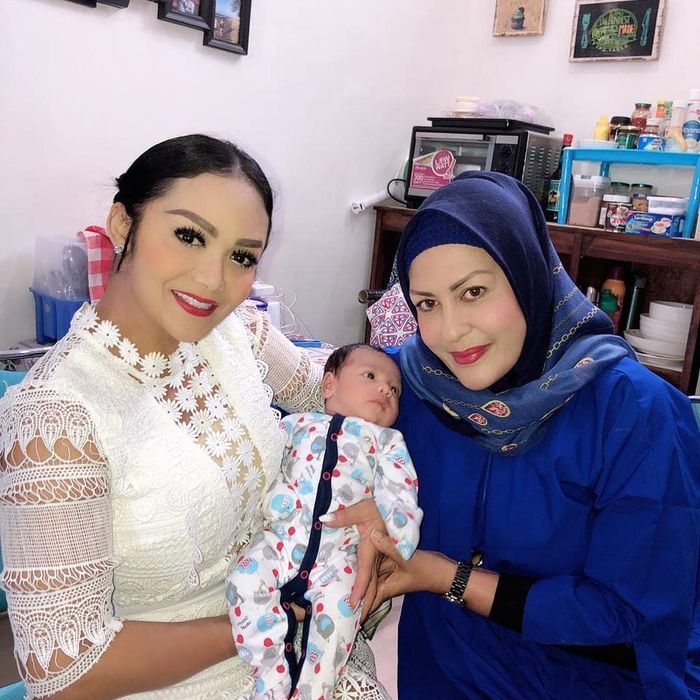 Krisdayanti kini jadi nenek
