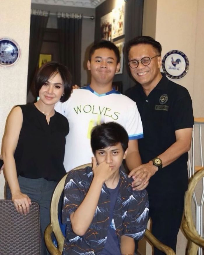 Potret harmonis Yuni Shara, mantan suami, dan anak-anaknya