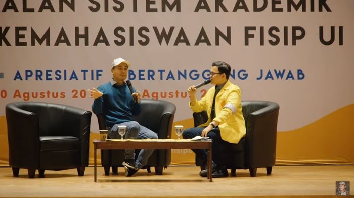 Raditya Dika mengisi seminar di hadapan mahasiswa baru UI angkatan  2019 