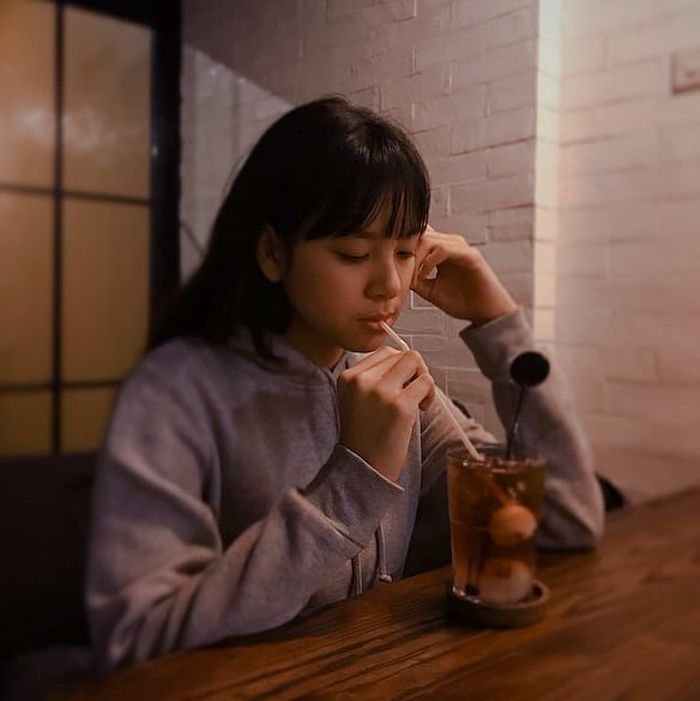 Anak presenter Fadli Akhmad sekaligus anggota JKT48, Azizi Shafa Asadeel
 