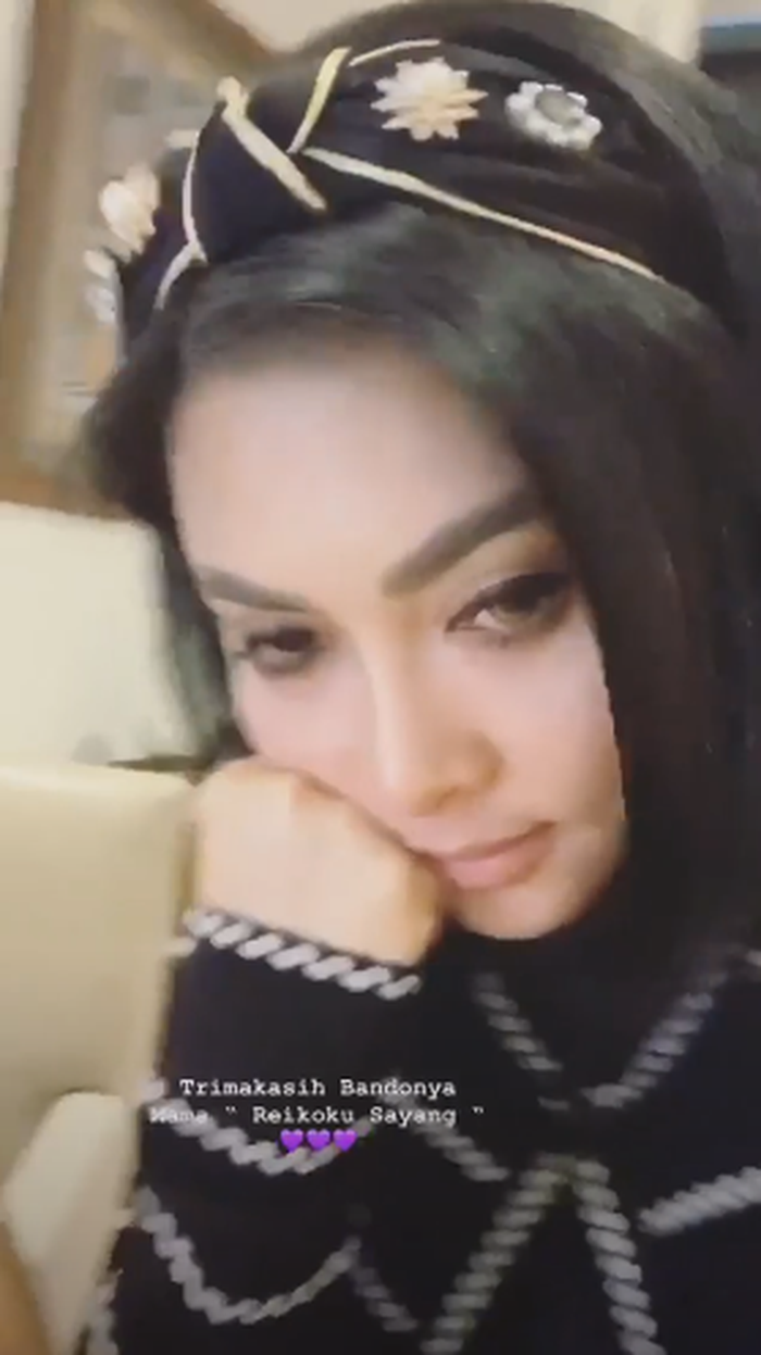 Syahrini tampil memesona dengan gaya rambut pendek 