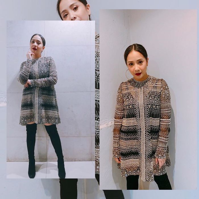 Mini dress yang dipakai oleh Nagita Slavina kali ini merupakan rancangan dari desainer Sapto Djojokartiko