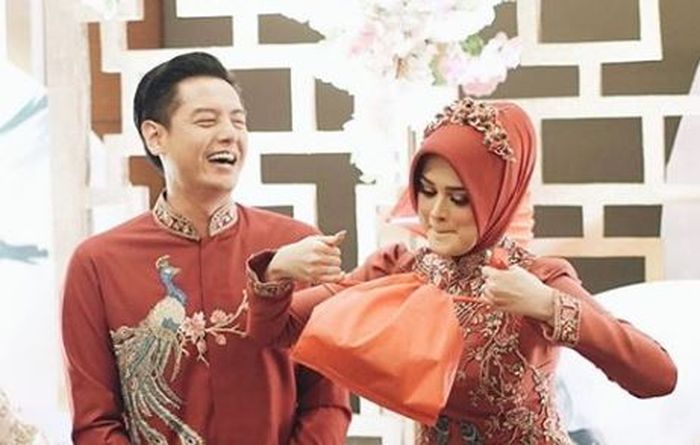 Roger Danuarta dan Cut Meyriska jalani upacara Tea Pai