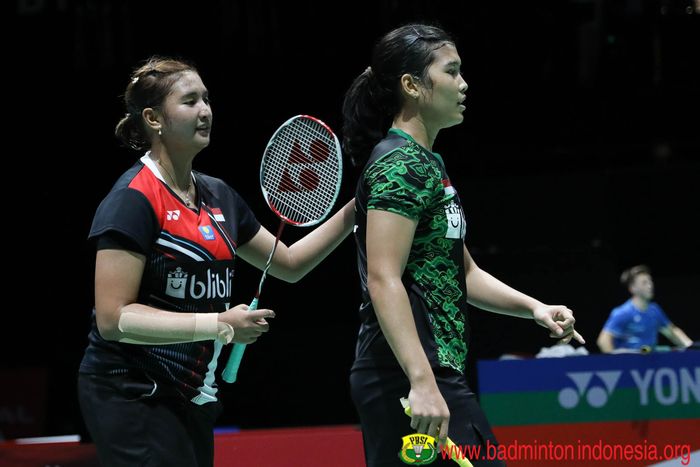 Pasangan ganda putri Indonesia, Yulfira Barkah/Jauza Fadhila Sugiarto, saat tampil pada babak pertama Kejuaraan Dunia 2019 di Basel, Swiss.