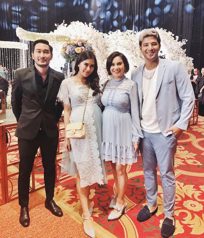 Penampilan cantik Irish Bella dan Syahnaz Sadiqah, duo ibu hamil.
 