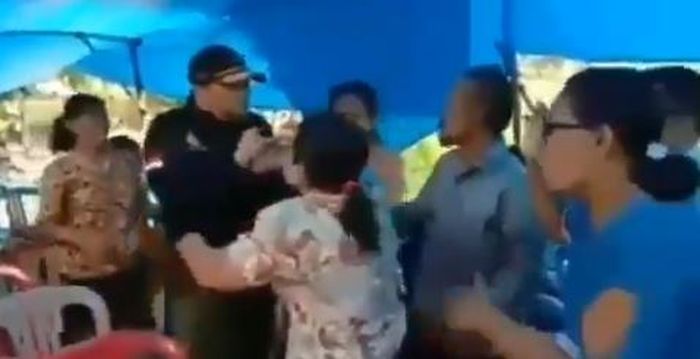 Suasana kebaktian menjadi ricuh