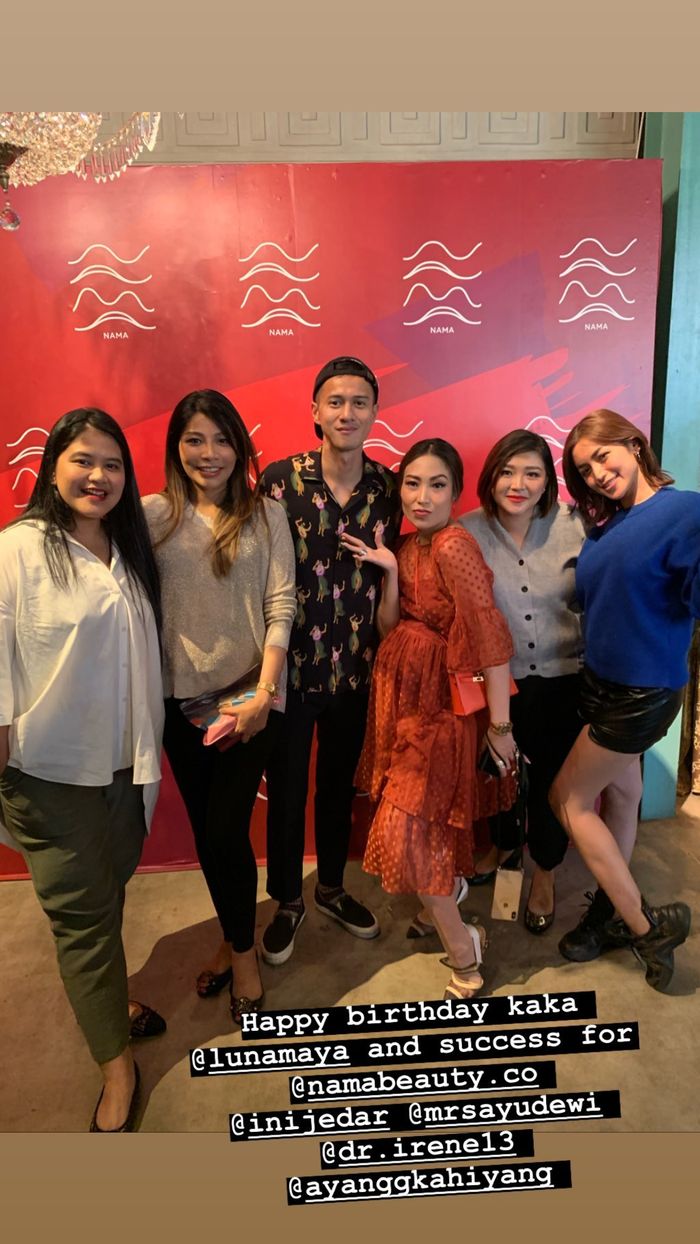Penampilan Kahiyang Ayu saat menghadiri pesta ulang tahun ke-36 Luna Maya