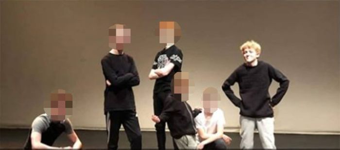 Sam dikenal sebagai anak laki-laki paling menawan di klub breakdance
