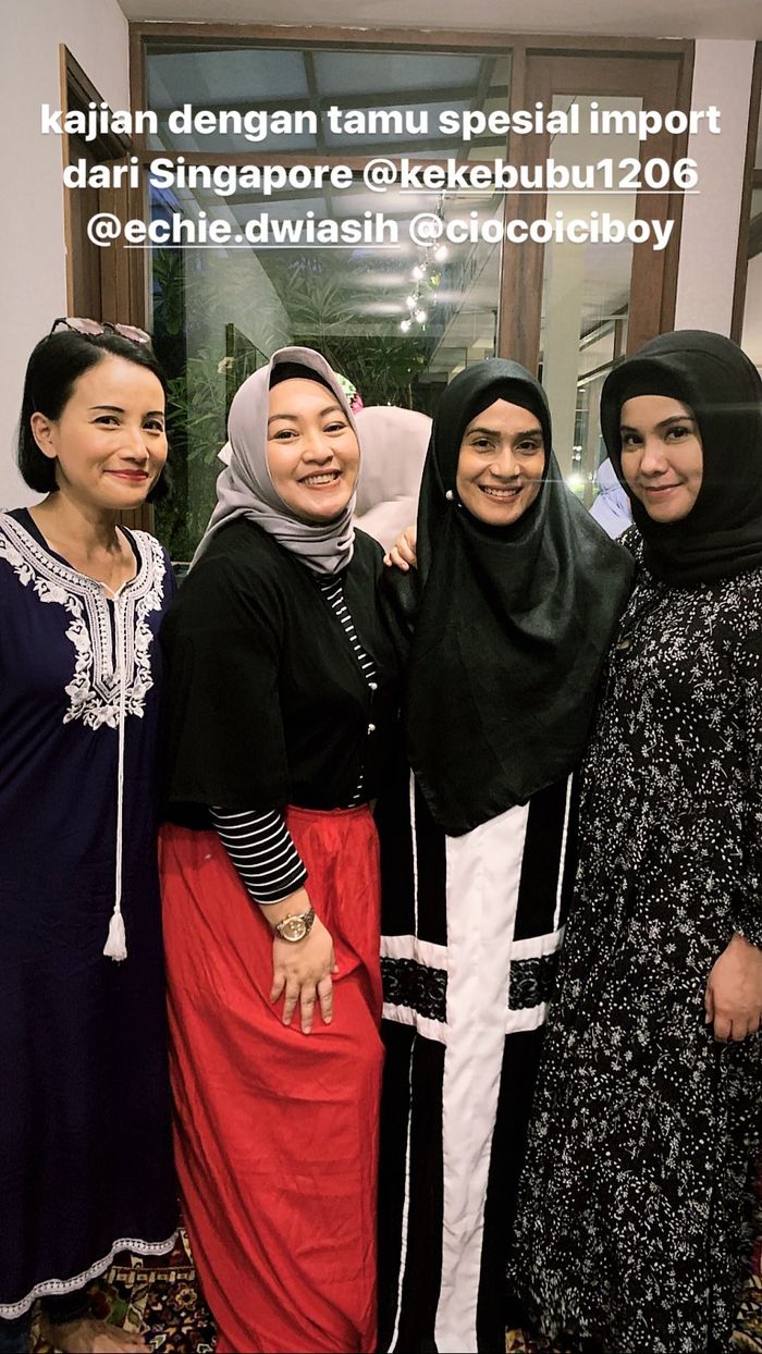 Penampilan <a href='https://manado.tribunnews.com/tag/annisa-pohan-yang-anggun-mengakan-busana-hijab' title='Annisa&nbsp;Pohan&nbsp;yang&nbsp;anggun&nbsp;mengakan&nbsp;busana&nbsp;hijab'>Annisa&nbsp;Pohan&nbsp;yang&nbsp;anggun&nbsp;mengakan&nbsp;busana&nbsp;hijab</a>