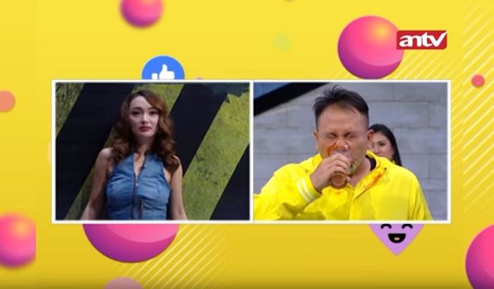 Vicky Prasetyo minum ramuan 'maut' yang dibuat oleh Zaksia Gotik