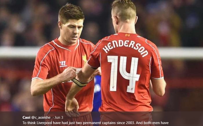 Steven Gerrard dan Jordan Henderson dalam sebuah pertandingan di Liverpool.