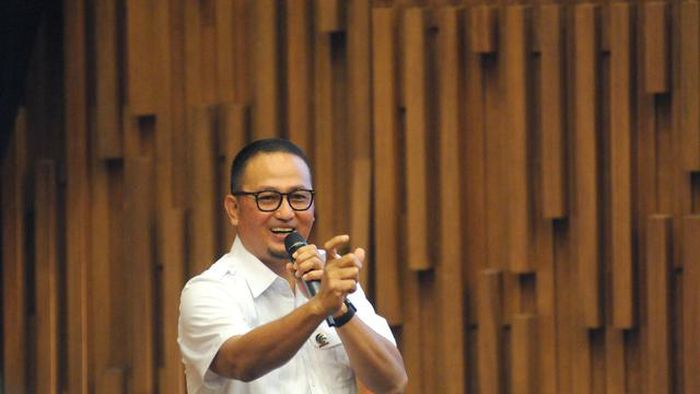 Direktur Jenderal Aplikasi Informatika Kementerian Kemenkominfo Semuel Abrijani Pangerapan mengungkap penanganan kerusuhan di Jakarta dan Papua memang memiliki penanganan yang berbeda. 