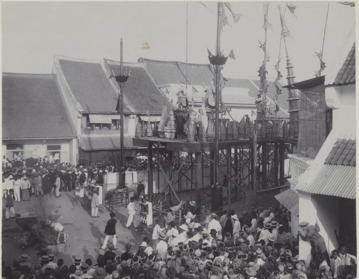 Perlombaan Panjat Pinang Berakar dari Tradisi Pecinan Nusantara