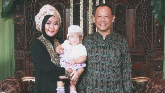 AK bersama suaminya, Edi Candra Purnama atau Pupung Sadili yang dibunuhnya. 