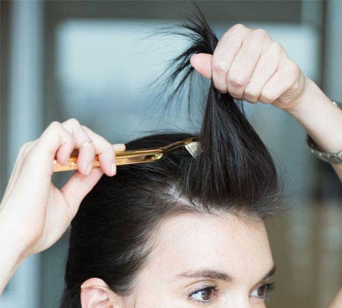 Sikat gigi untuk menyasak rambut