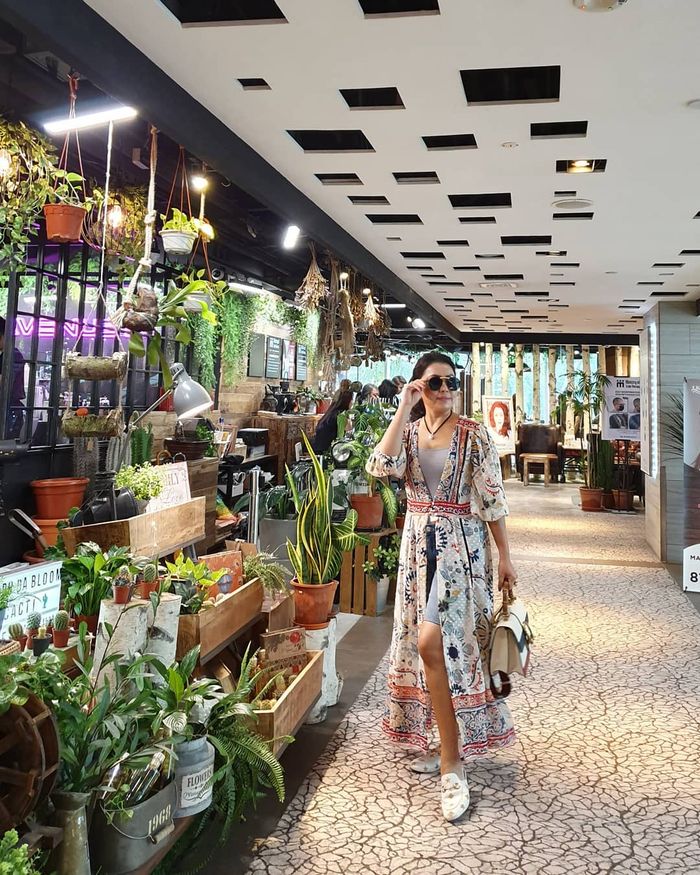 Gaya Mayangsari foto OOTD di sosial media bak anak ABG