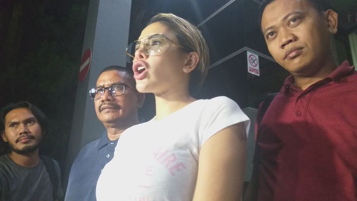 Nikita Mirzani saat ditemui Grid.ID di kawasan Polda Metro Jaya, Jakarta Selatan, Sabtu (31/8/2019).