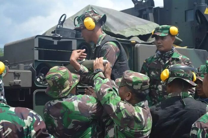 Proses loading amunisi Caesar