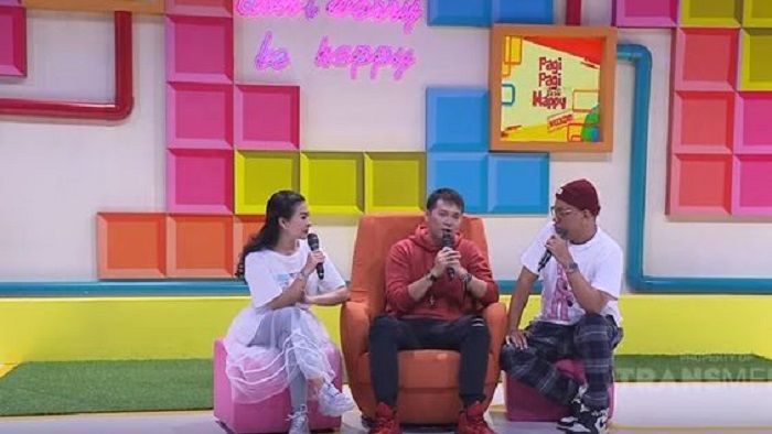 Thito Cilapop Penyanyi Indonesia Tersengat Listrik Saat Manggung, Alami