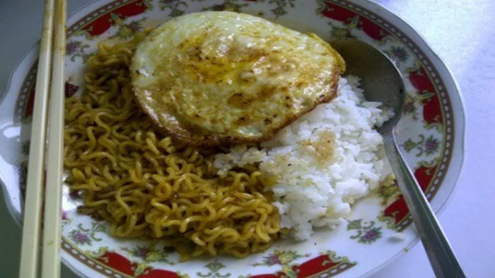 Mi Instan Campur Nasi