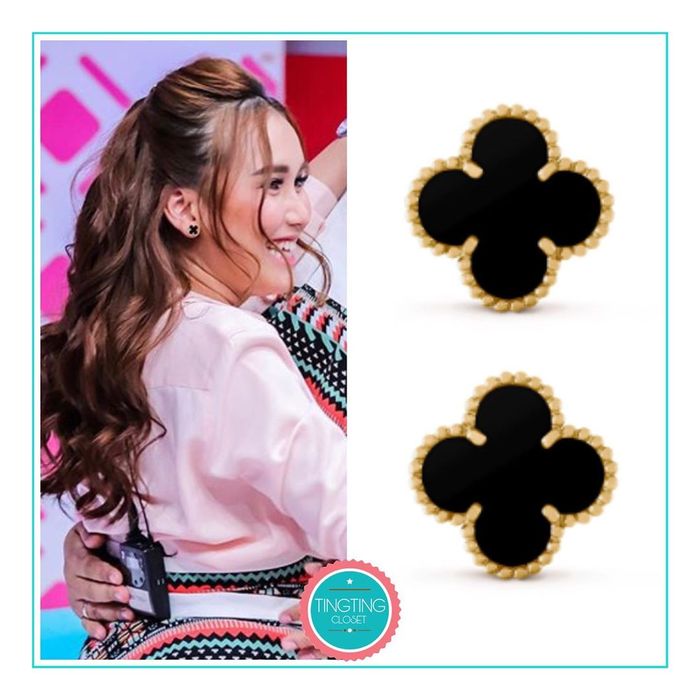 Anting mewah yang dikenakan oleh Ayu Ting Ting