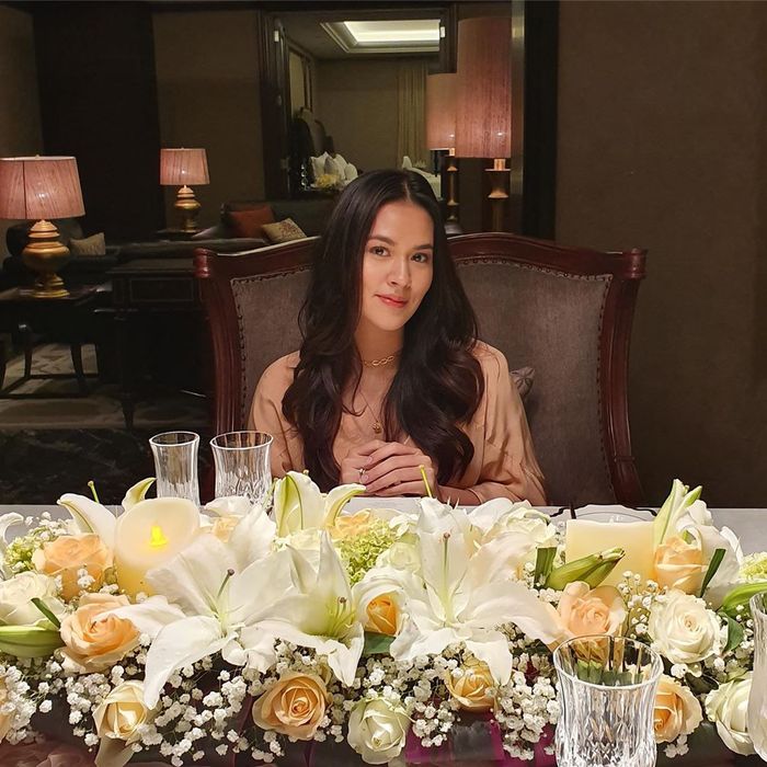 Raisa tampil cantik saat anniversary dinner