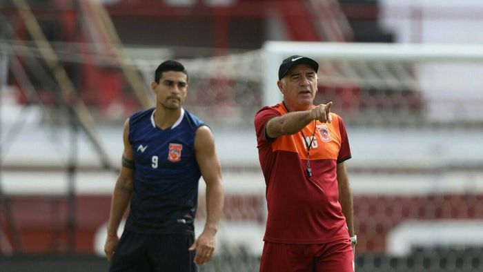 Pelatih Borneo FC, Mario Gomez.