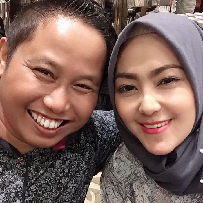 Belakangan ini Narji blak-blakan menceritakan perjuangannya menikahi perempuan cantik seorang mantan pramugari bernama Widiyanti