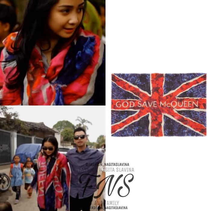Nagita Slavina kenakan Scarf God Save McQueen dari Alexander McQueen
