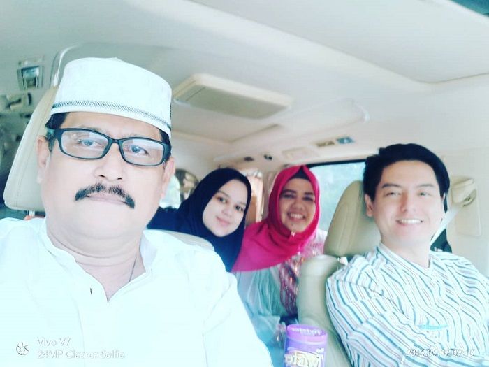 Potret ayah Cut Meyriska, Suryadi AK mengajak keluarga serta Roger Danuarta pengajian bareng