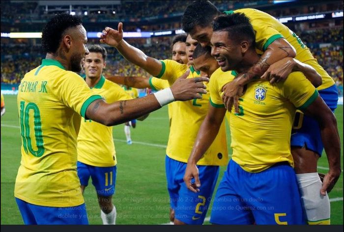 Para pemain timnas Brasil merayakan gol ke gawang Kolombia, 6 September 2019.