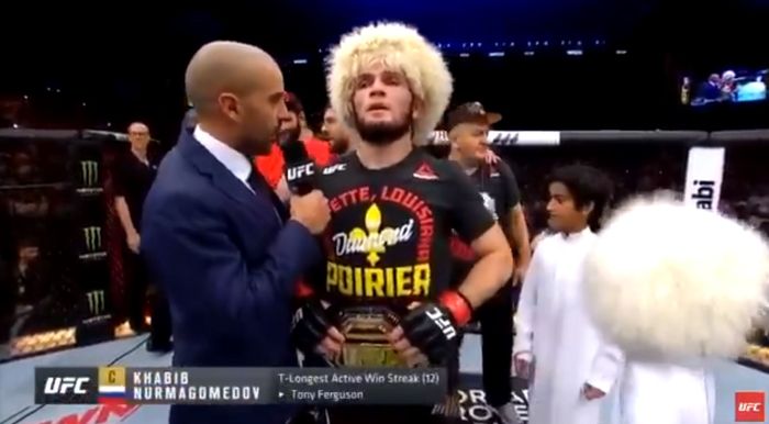 Khabib Nurmagomedov menjalani sesi wawancara di atas ring pada akhir UFC 242, Minggu (8/9/2019) dini hari WIB.