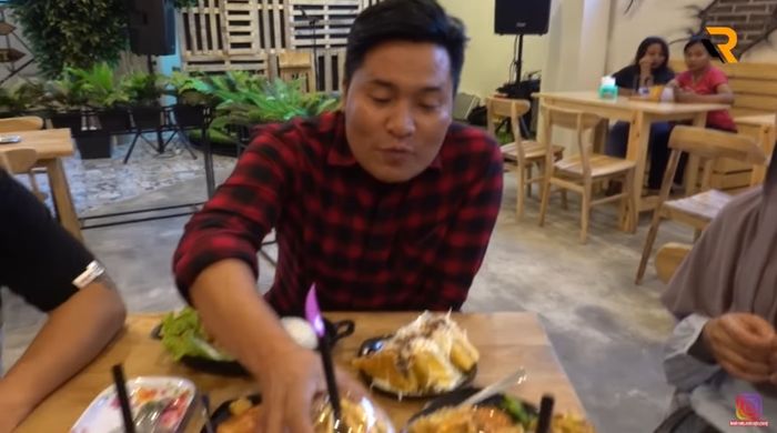 Merry ditraktir satu meja penuh makanan dari Bu Dendy