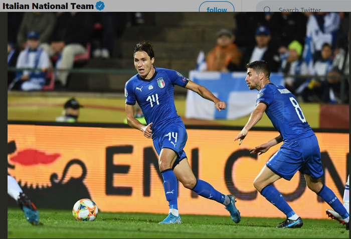 Federico Chiesa dan Jorginho beraksi dalam laga Italia melawan Finlandia di Kualifikasi Euro 2020, Minggu (8/9/2019) di Tampere.